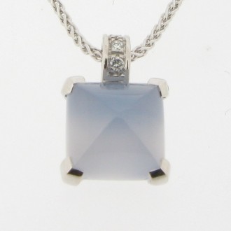 PO0235 18ct Chalcedony Pendant